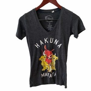 Disney Lion King Hakuna Matata Gray Shirt Vneck XS Parks Collector Simba